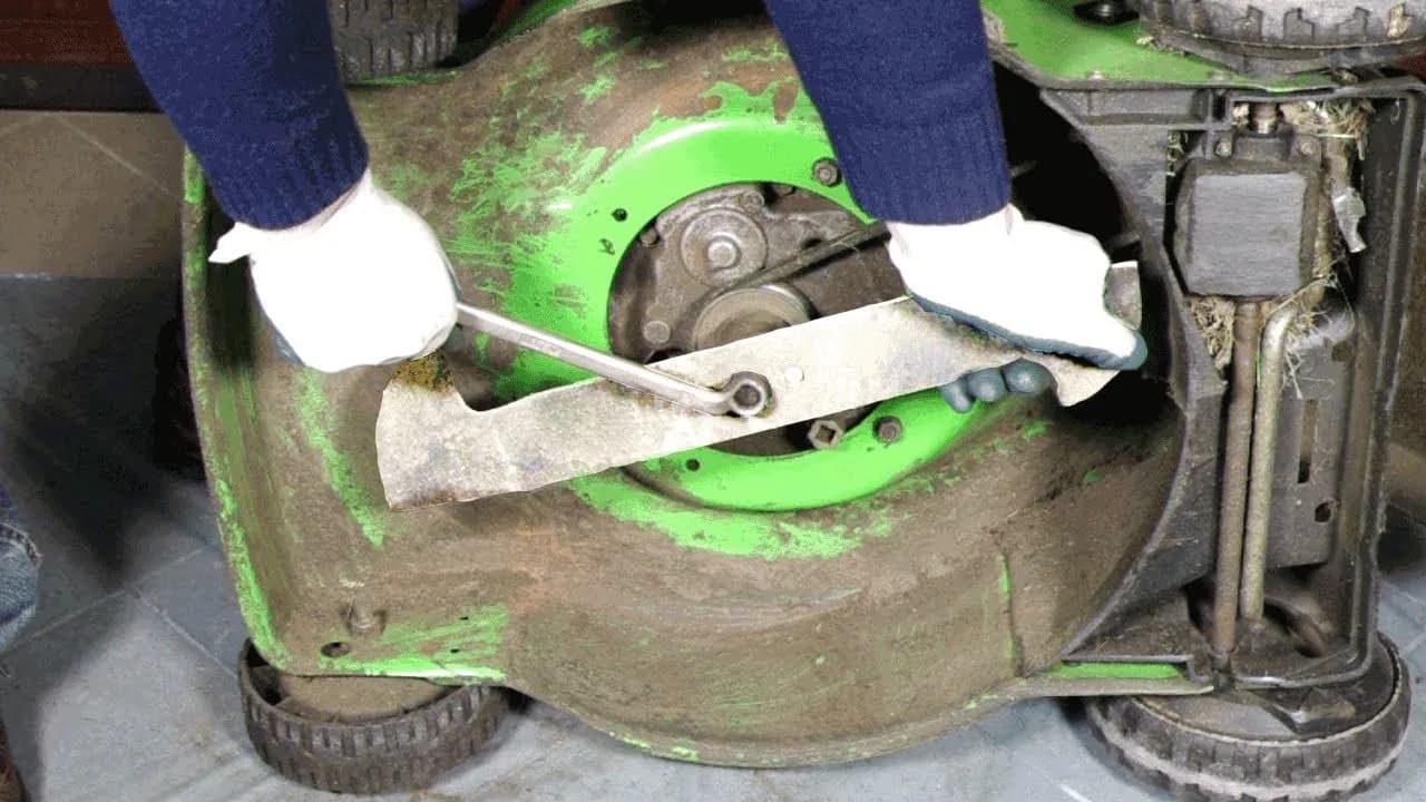 Jak wyważyć nóż do kosiarki, aby uniknąć wibracji i uszkodzeń