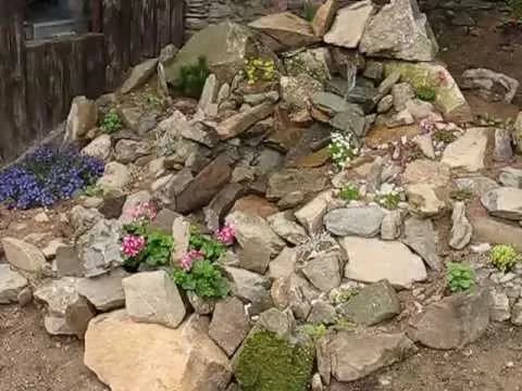 Jak zrobić skalniak z wodospadem – prosty sposób na piękny ogród krok po kroku