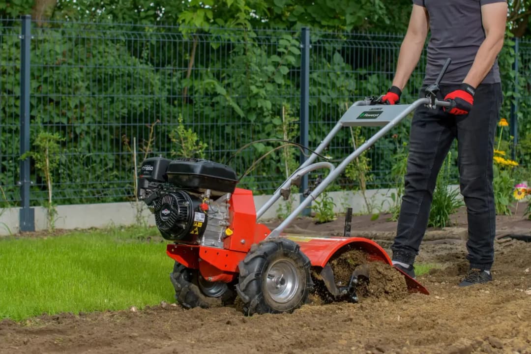 Glebogryzarka co robi? Odkryj jej kluczowe funkcje w ogrodzie