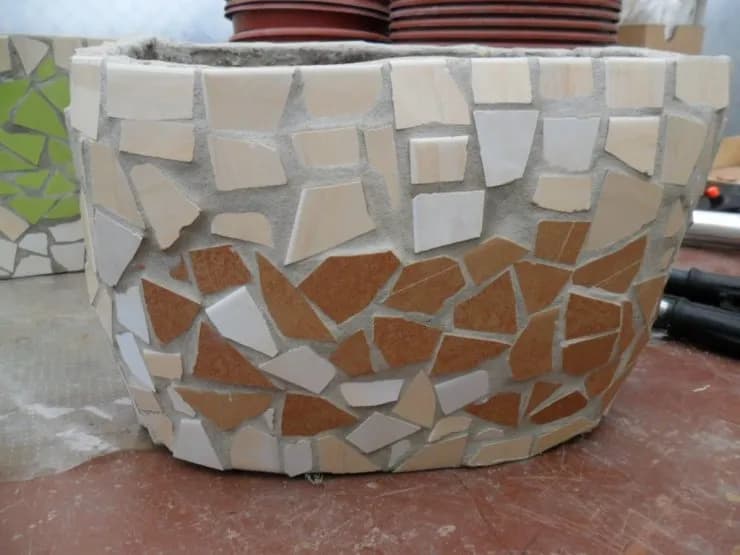 Jak zrobić donice z płytek ceramicznych - proste kroki i porady