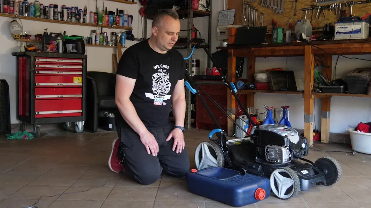 Jak zmienić olej w kosiarce - proste kroki, które musisz znać